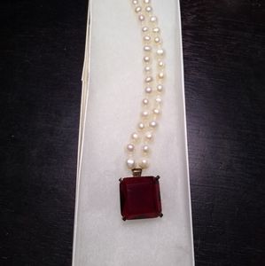 Kendra Scott pearl and ruby necklace NWT, possibly vintage